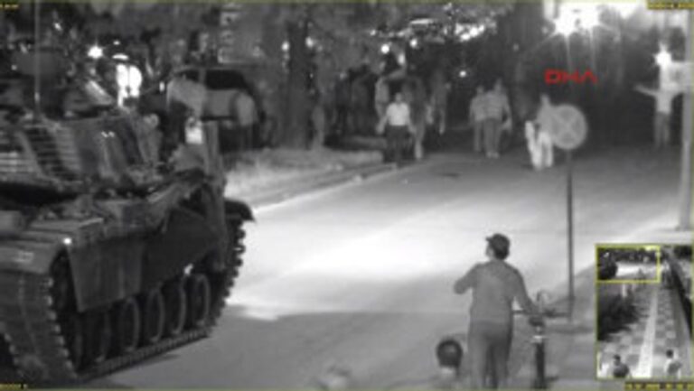 tankların kışladan çıktığı anlar