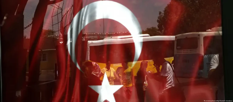 15 bin 726 kişi