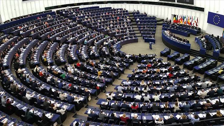 Avrupa Parlamentosu müzakerelerin dondurulmasını onayladı