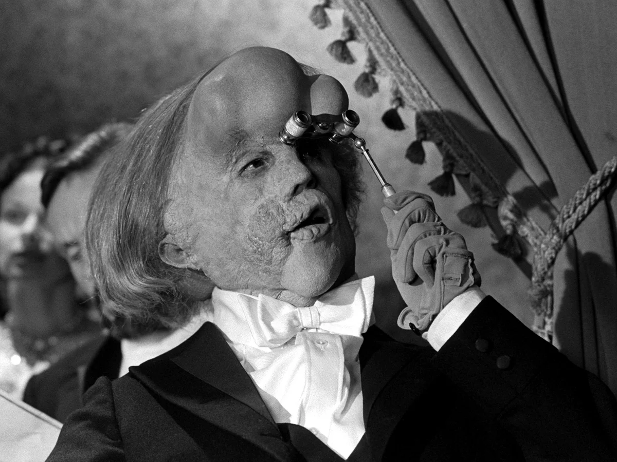 Büyülü asalar John Hurt için havaya