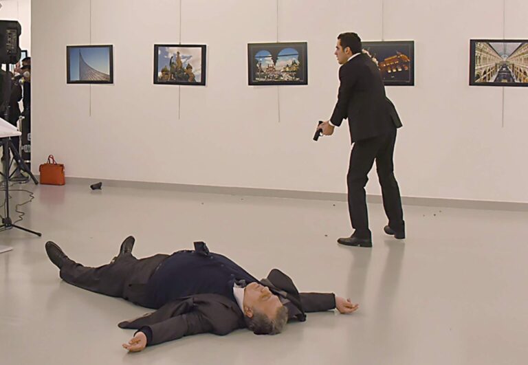Dört ay içinde altı Rus diplomatın ölümü komplo teorilerini tetikledi