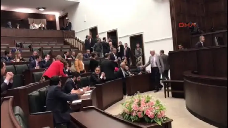 Korumalar ile AKP milletvekilleri, Korumalar ile AKP milletvekilleri