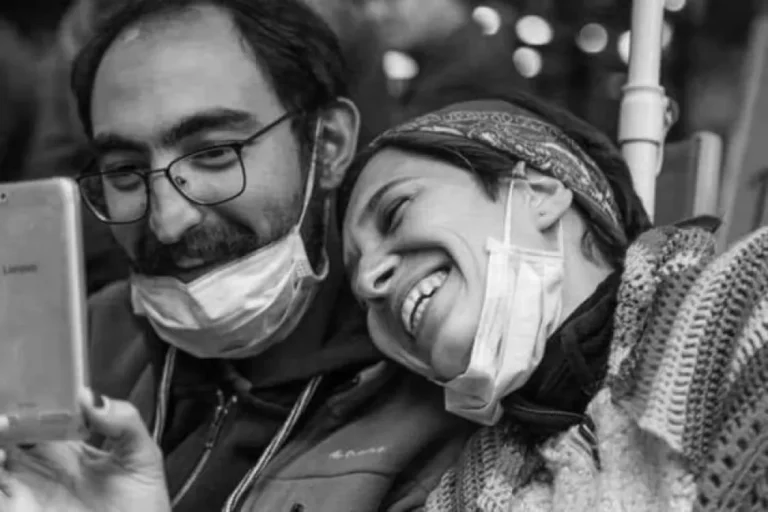 Anne Sultan Özakça: "Semih ve Nuriye'nin işlerine geri dönmesini talep ediyorum"