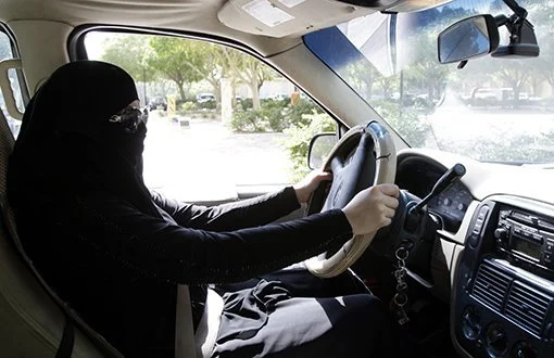 Suudi Arabistan'da kadınların araba kullanması artık serbest