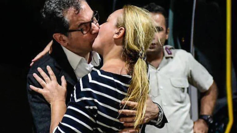Carlotta Gall: Sembol haline gelen öpüşme ve Kadri Gürsel’in gazeteciliği