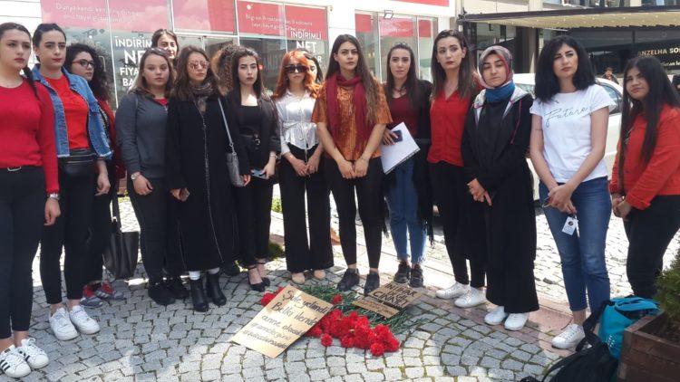 Şule Çet hayatını kaybettiği yerde karanfillerle anıldı
