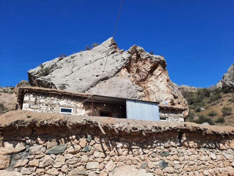 Kahta Köyü'nde dev kaya
