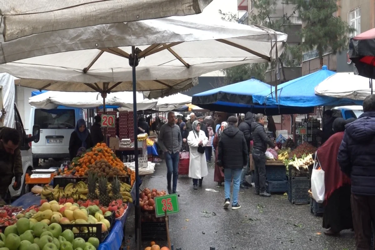 Diyarbakır'ın ilk pazarı kapatıldı