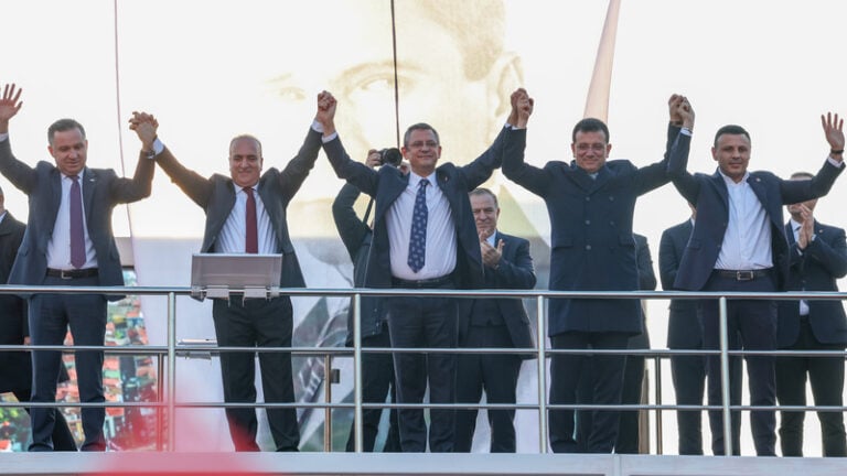 Özel ve İmamoğlu Sultangazi'de