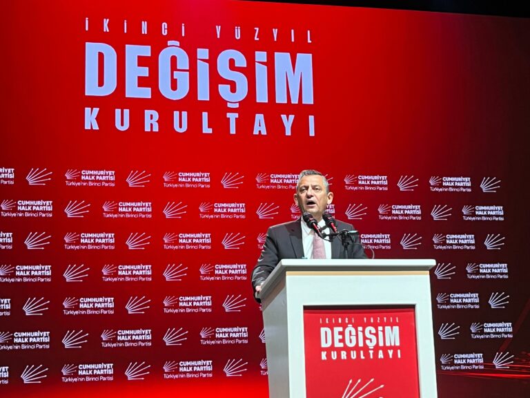 Özgür Özel, İBB Başkanı Ekrem İmamoğlu'na sahip çıktı.