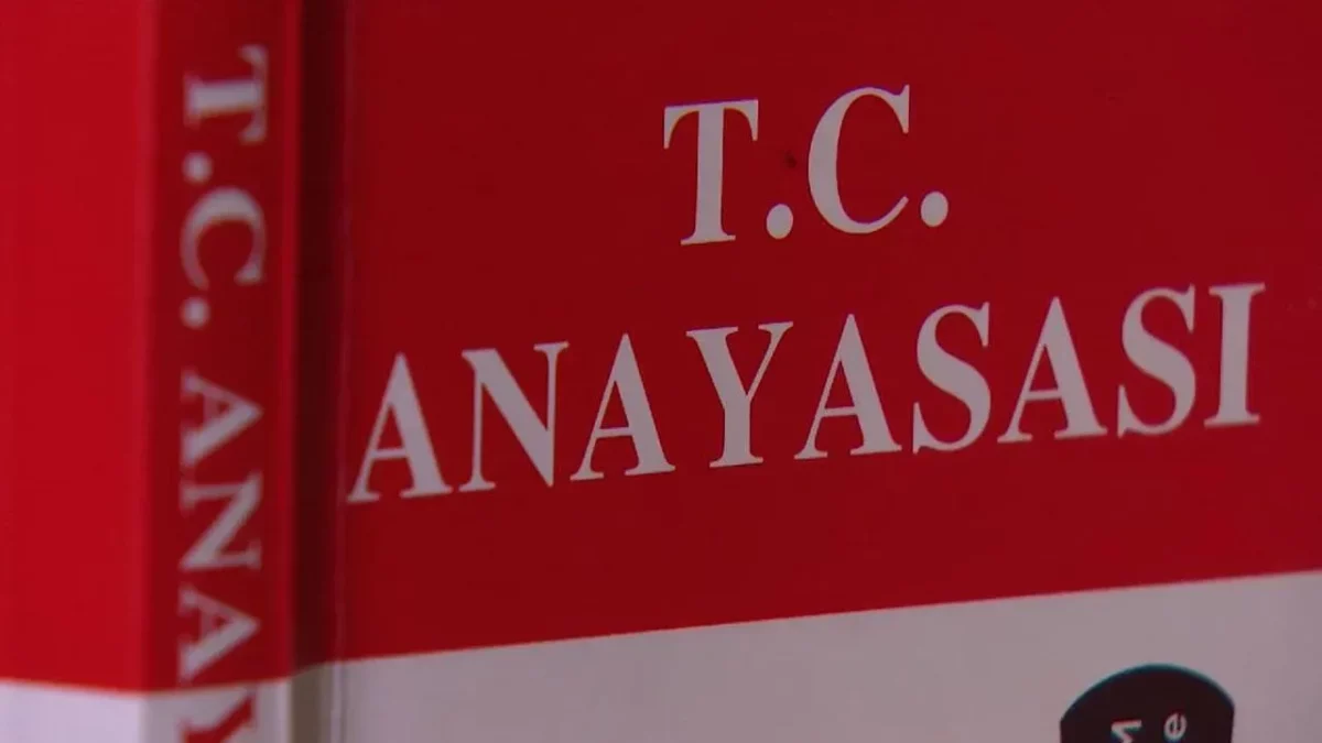 Türkiye Cumhuriyeti Anayasası.