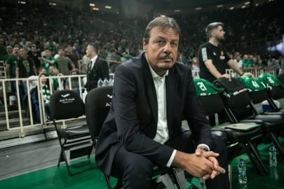 3-1 işareti ortalığı karıştırdı:, Fenerbahçe tepkili: Türkiye A Milli Basketbol Takımı ve Panathinaikos Koçu Ergin Ataman