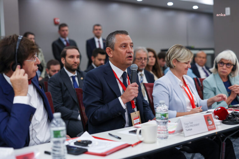 Özgür Özel'den teklif - Ramallah'ta toplanalım: CHP lideri Özgür Özel, New York'ta düzenlenen Sosyalist Enternasyonal Başkanlar Kurulu Toplantısında konuştu.