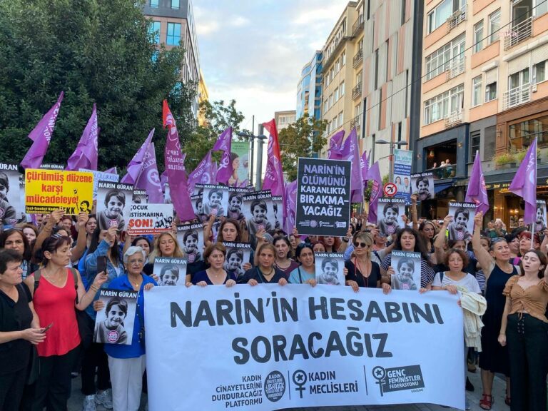 Kadınlar Narin Güran için sokaktaydı