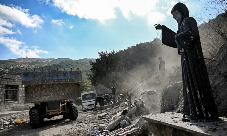 İsrail Lübnan'daki Hıristiyan köyünü vurdu: 22 ölü