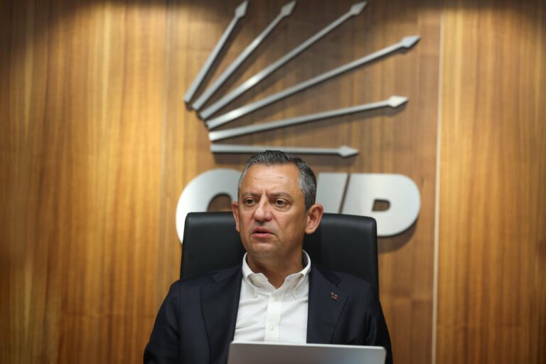 Özgür Özel'den 29 Ekim Cumhuriyet Bayramı mesajı: "Cumhuriyetimiz teröre teslim olmadı, olmayacak"