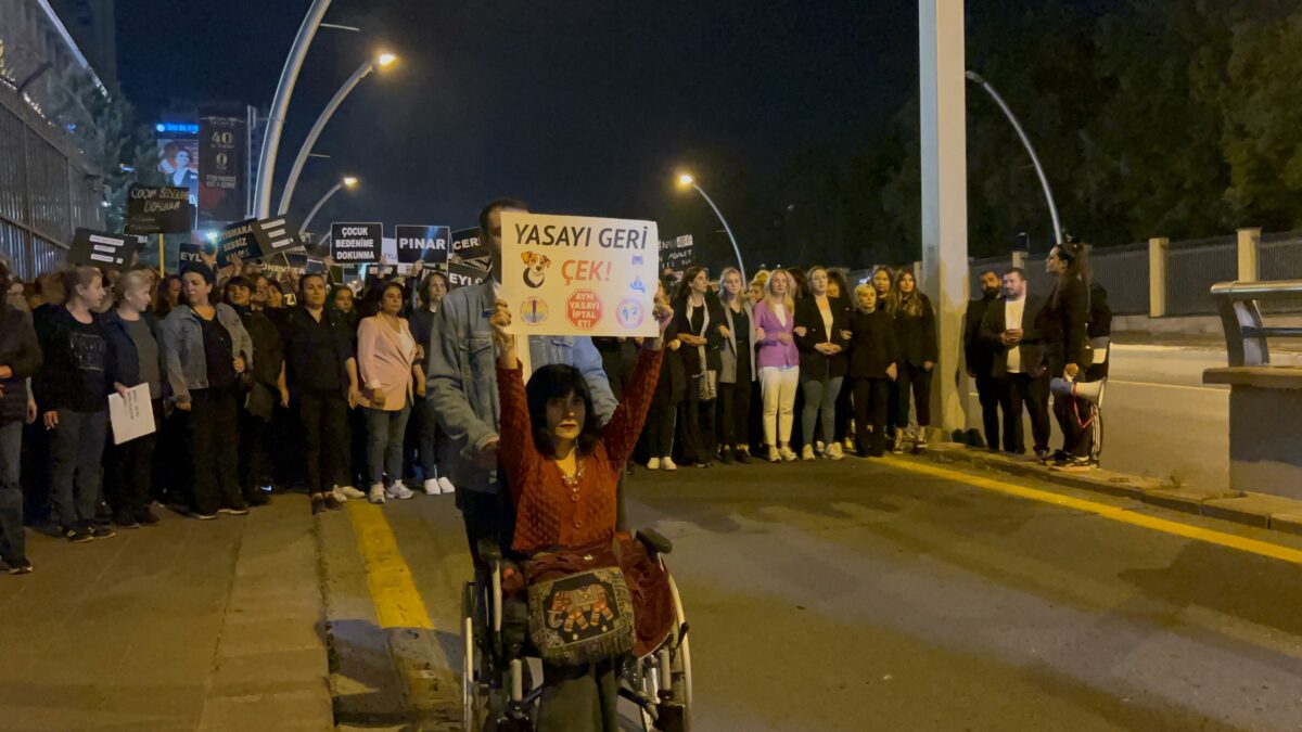 CHP Kadın Kolları Başkanlığı tarafından 11 Ekim Dünya Kız Çocukları Günü kapsamında düzenlenen yürüyüş engellendi