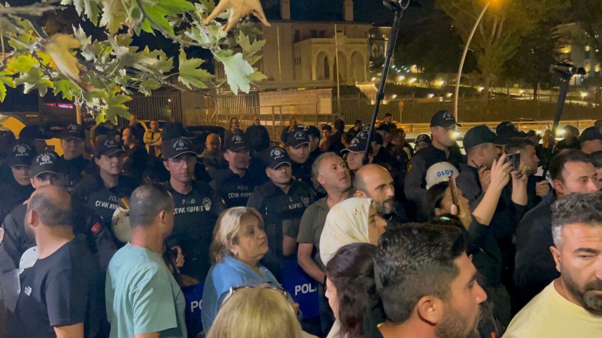 CHP Kadın Kolları Başkanlığı tarafından 11 Ekim Dünya Kız Çocukları Günü kapsamında düzenlenen yürüyüş engellendi