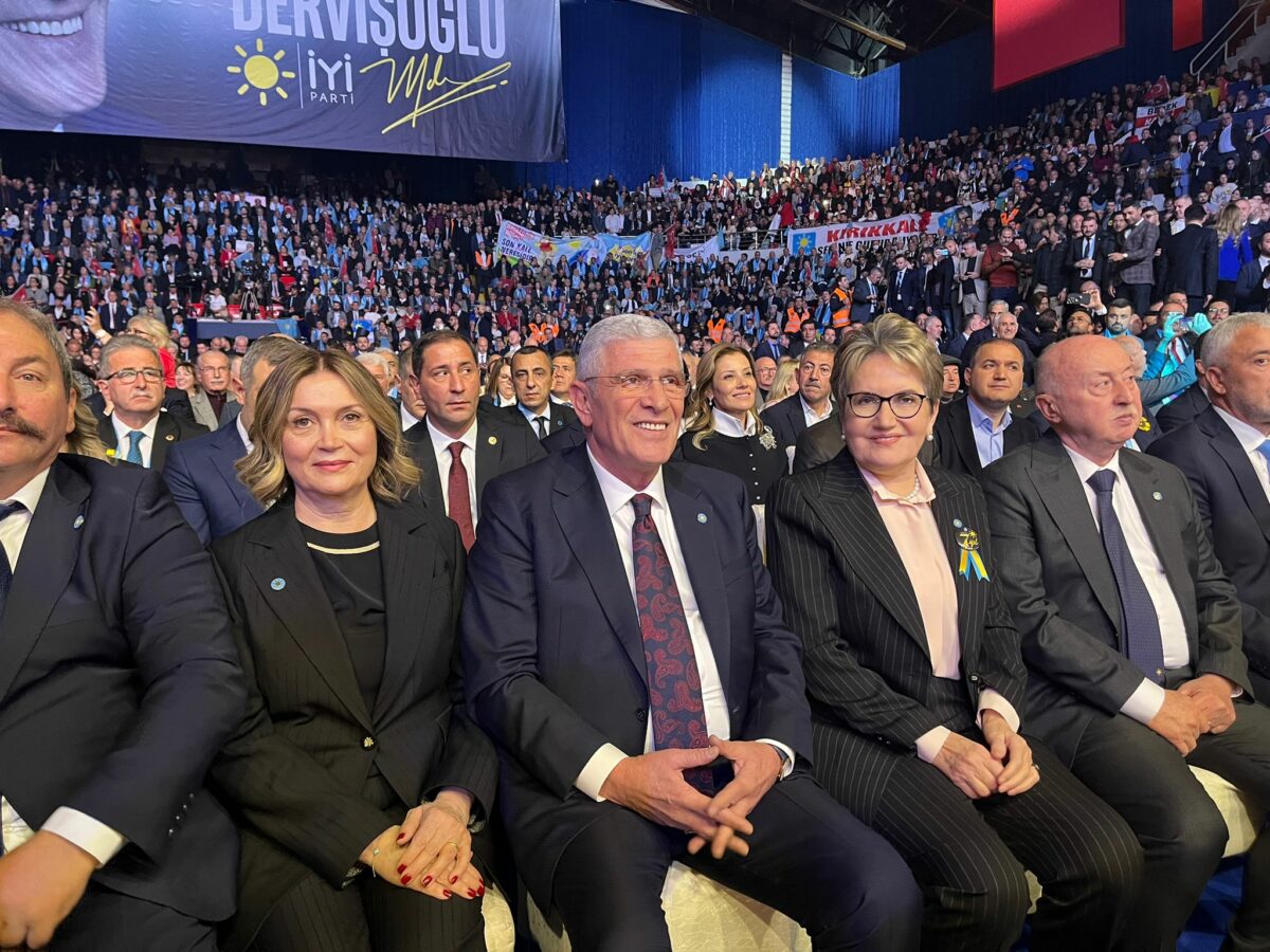 Dervişoğlu ve Akşener ailesi birlikte