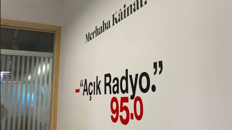 Açık Radyo'nun karasal yayını sona erdi