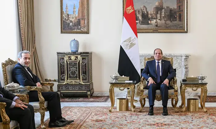 İran Dışişleri Bakanı Abbas Arakçı ve Mısır Devlet Başkanı Sisi