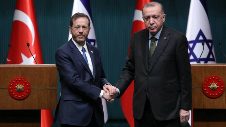 Herzog ve Erdoğan Ankara'daki Cumhurbaşkanlığı Sarayı'nda (Mart 2022)