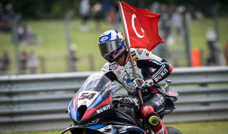 Dünya Superbike şampiyonu Toprak Razgatlıoğlu