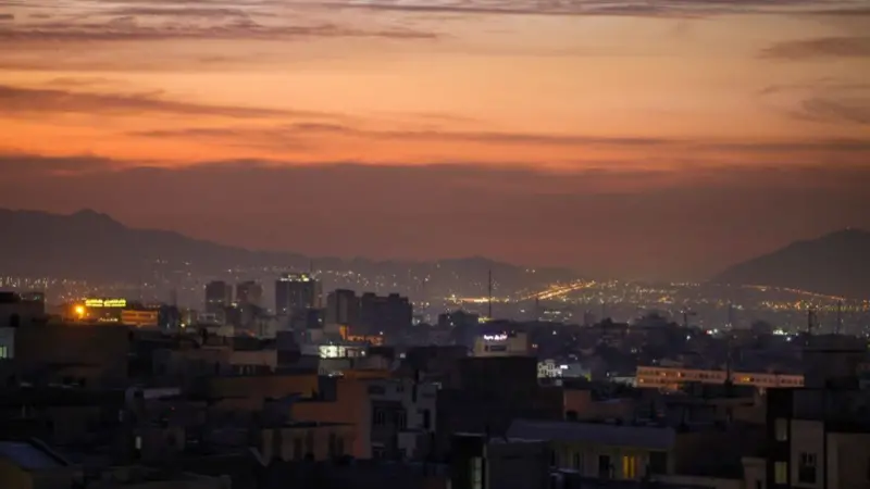 İsrail'in gece boyu saldırılarının ardından İran sabaha karşı böyle görüntülendi.