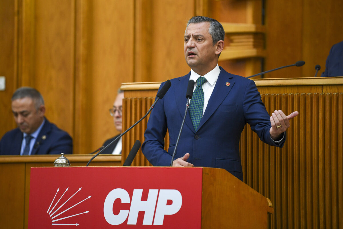Özgür Özel'den grup toplantısında Erdoğan'a pazar yerine götürme teklifi