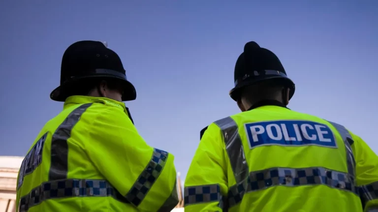 Londra'da PKK operasyonu: 6 kişi gözaltına alındı.