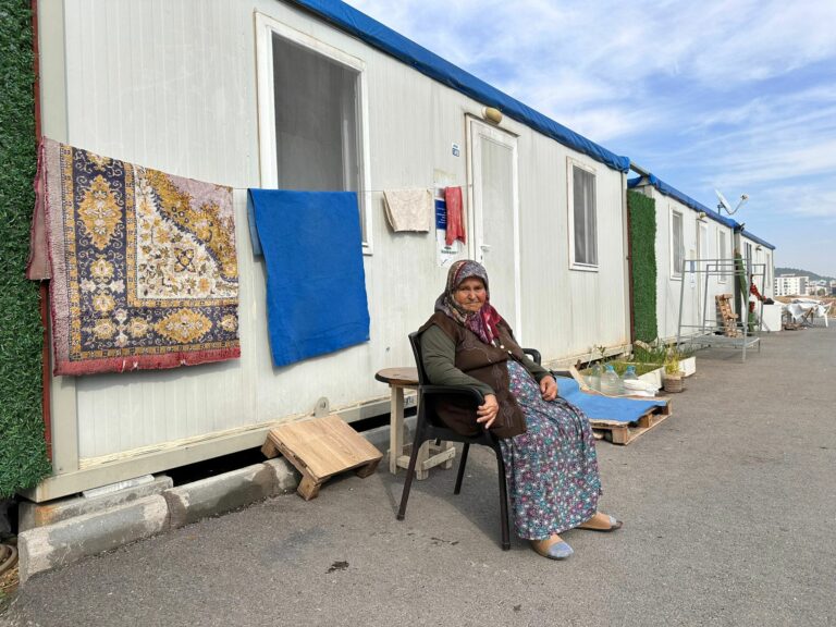Deprem bölgesinde hayat devam ediyor, mücadele bitmedi