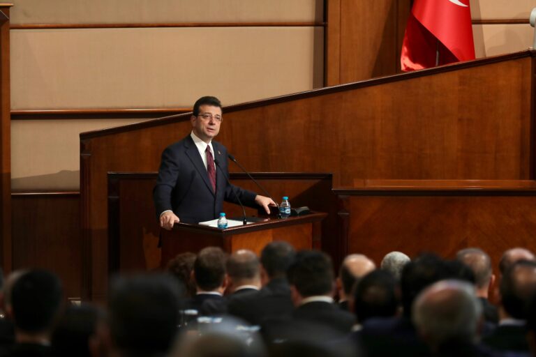 İmamoğlu AKP'li üyeye sinirlendi: "Arkadaşıma terörist diyemez"