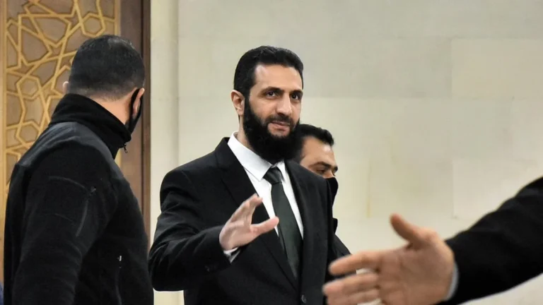 Suriye'nin de facto lideri Ahmet eş-Şara.