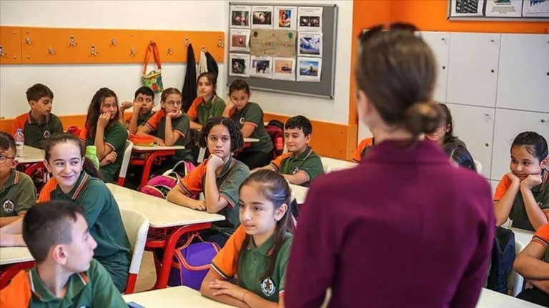 Okullarda serbest kıyafet kalktı