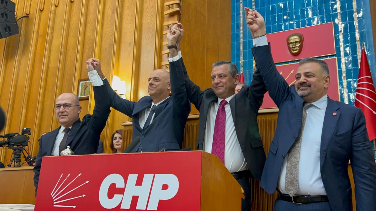 Ümit Özlale CHP'ye katıldı