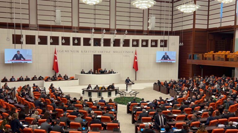 TBMM Genel Kurulu 2025 yılı bütçe görüşmelerinde Cumhurbaşkanı Yardımcısı Cevdet Yılmaz sunumunu yapıyor