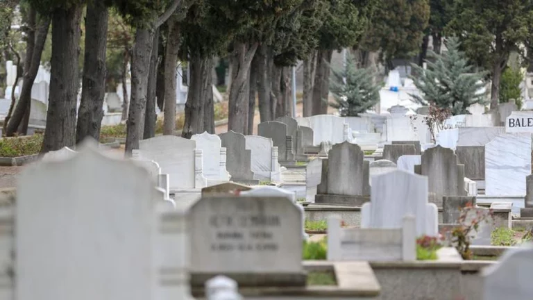 İstanbul'da mezar yeri ücretlerine zam geldi