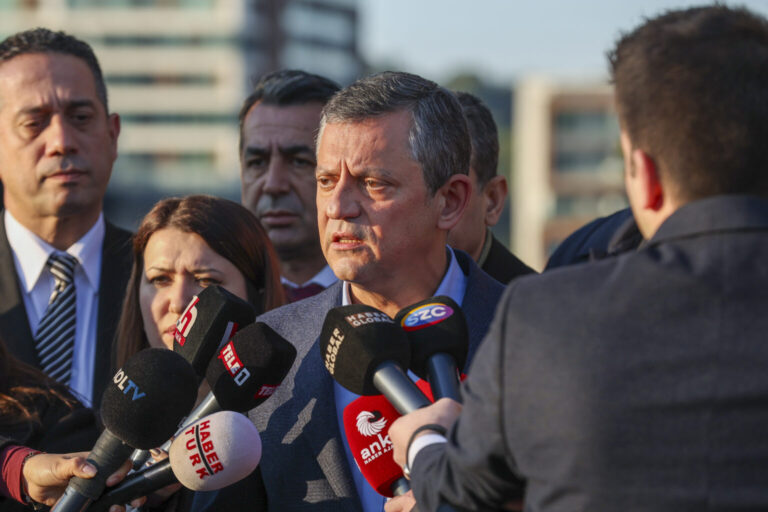 özel sandığa işaret etti