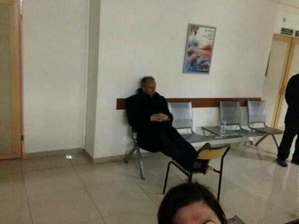 İnce'nin Yalova Adliyesi'nde oyları beklerken çekilen fotoğrafı.