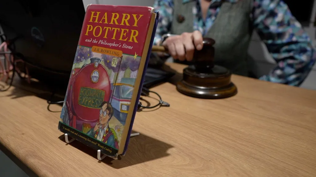 İlk baskı Harry Potter kitabı 21 bin sterline satıldı