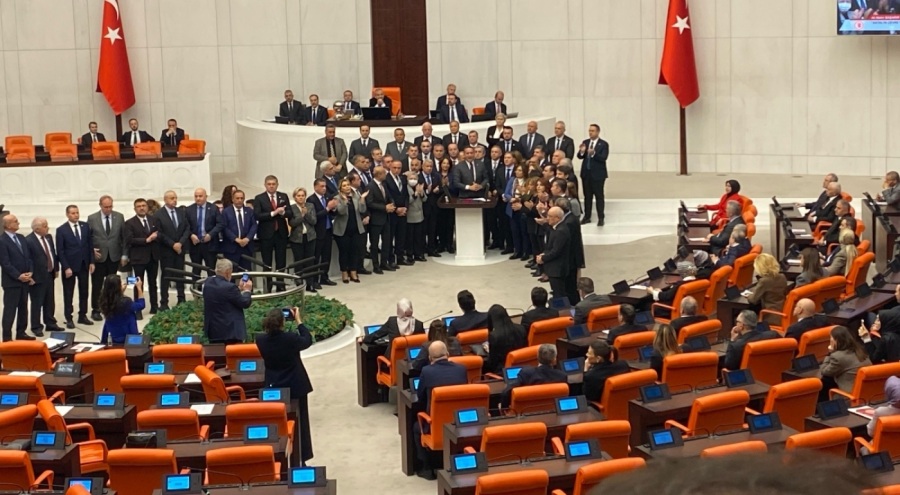 Ekrem İmamoğlu'na operasyon: Özgür Özel Saraçhane'de