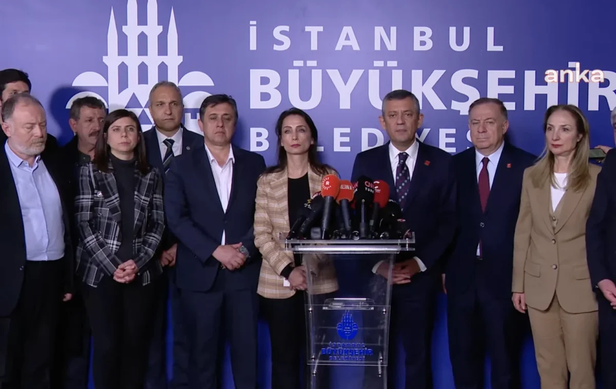 Ekrem İmamoğlu'na operasyon: DEM Parti heyeti İBB'de.