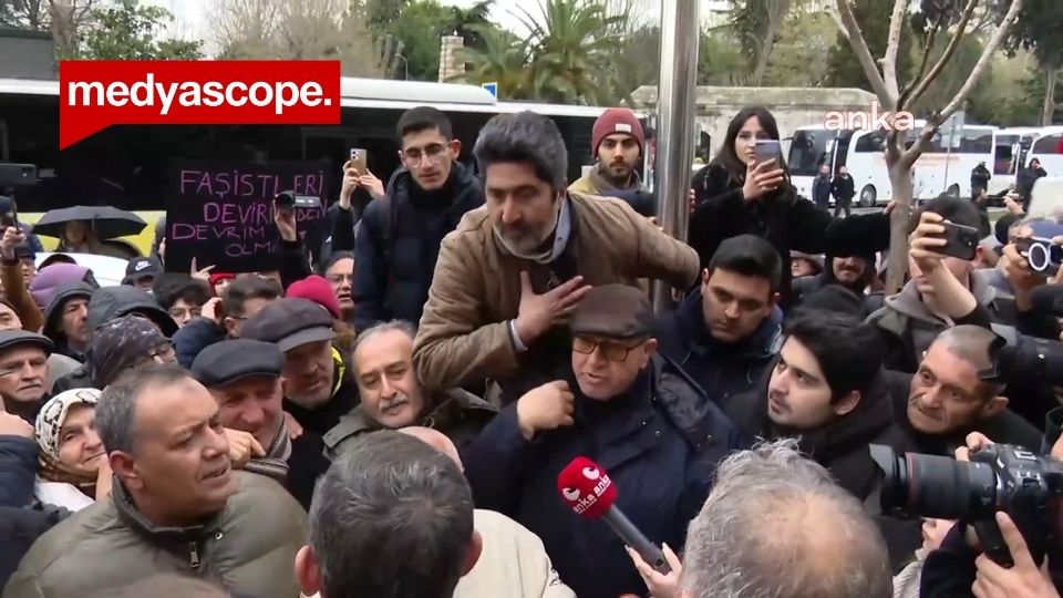 Özgür Özel, Saraçhane’deki vatandaşlarla bir araya geldi.