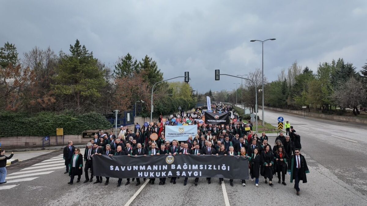 Binlerce avukat Anıtpark'a yürüdü.