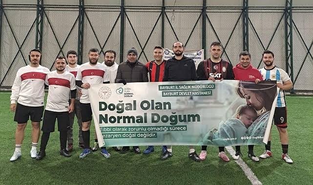 Futbolcuların normal doğum pankartına tepki yağdı 