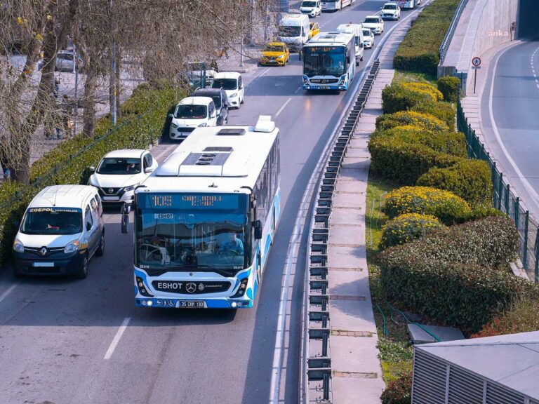 İzmir'de toplu taşıma ücretlerine zam