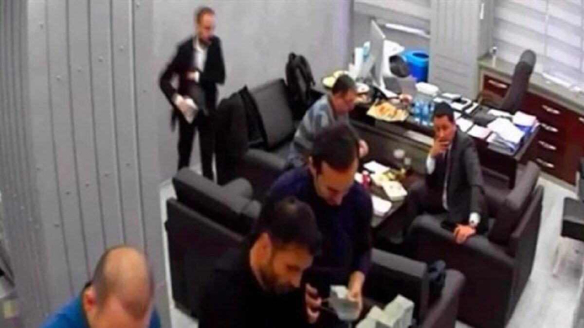 CHP'de "para sayma" görüntüleri davası 19 Kasım'a ertelendi.