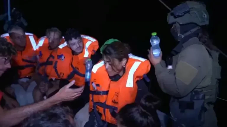 Madleen gemisine müdahale: 12 aktivist İsrail'e götürüldü