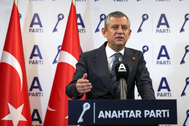 Özgür Özel greve çıkan işçileri destekledi mi?