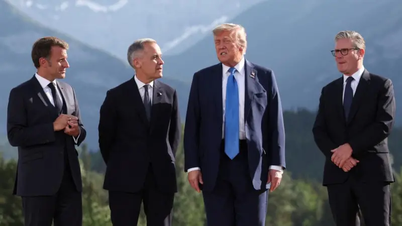 Fransa Cumhurbaşkanı Emmanuel Macron, Kanada Başbakanı Mark Carney, ABD Başkanı Donald Trump ve İngiltere Başbakanı Keir Starmer